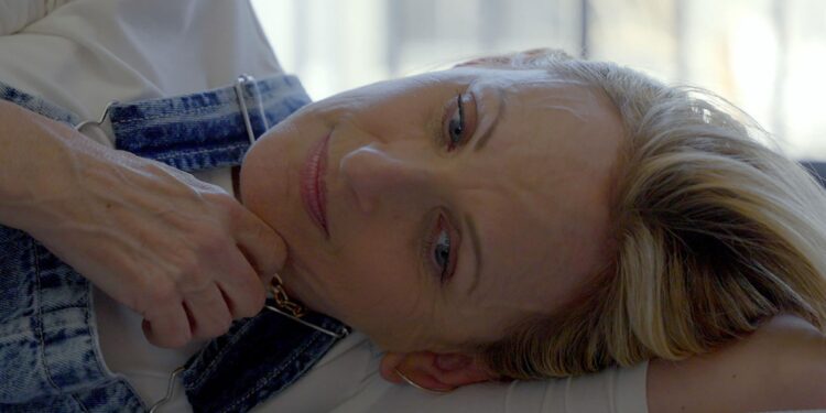 Marlee Matlin: Not Alone Anymore – A Story Signed with Strength, Spirit, and Shattering Stereotypes