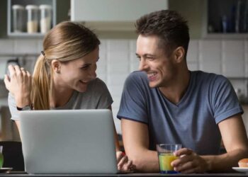 Love on the Clock: The Ultimate Guide to Managing Dating While Building a Thriving Career